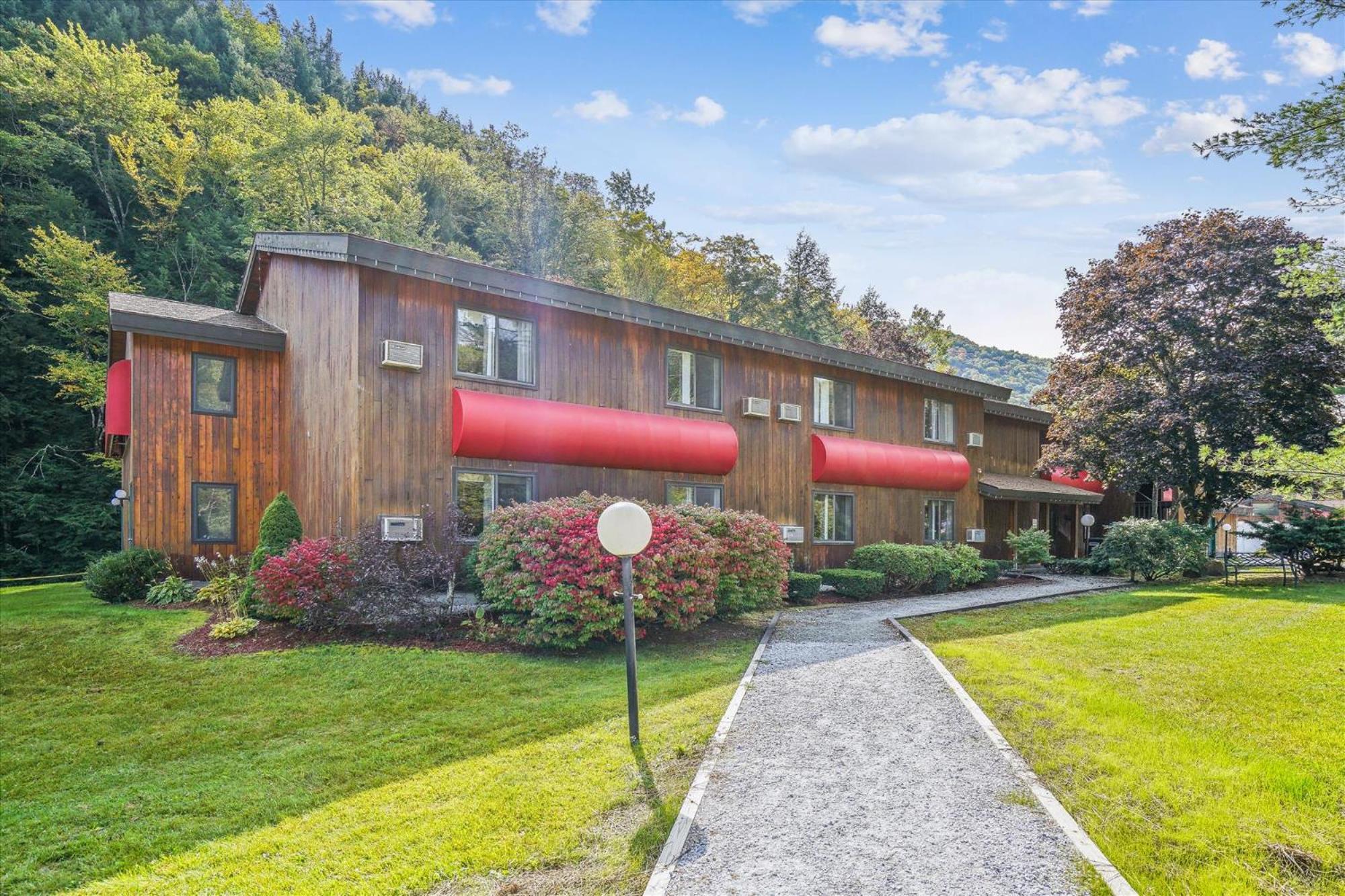 Cedarbrook Two Double Bed Hotel Room With Outdoor Heated Pool 216 Killington Exterior photo